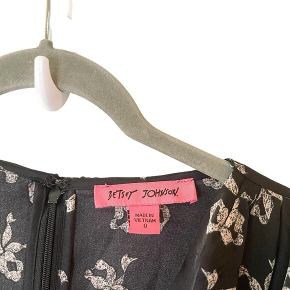 Betsey Johnson Classic Bow‎ Print A-Line Satin Midi Dress V-Neck Coquette Tea 0 - Picture 7 of 8